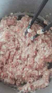 自制鸡蛋肉卷做法图解4)