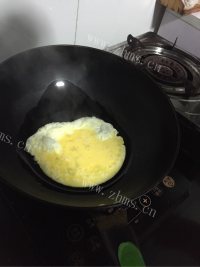 回味无穷的蛋炒饭做法图解4)
