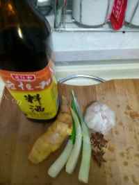 美味的酱焖鸡爪做法图解2)