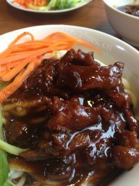 色香味俱全的炸酱面