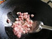 家常菜豆干肉丁炒毛豆做法图解4)