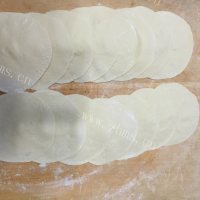 美味的韭菜鸡蛋馅包子做法图解4)