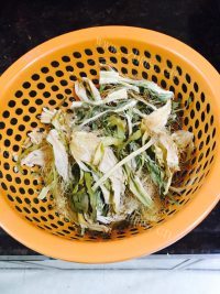 美味的霸王花猪骨汤做法图解2)
