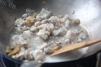 诱人的泡椒牛蛙做法图解14)