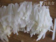 美味的萝卜粉丝汤做法图解2)