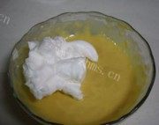 香葱肉松蛋糕卷做法图解4)
