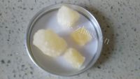 美味的银耳雪梨红枣汤做法图解7)