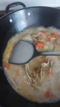 美味的番茄鱼头汤做法图解13)