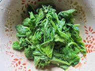 炝拌菠菜做法图解4)