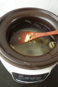 美味的花胶鲫鱼糯米粥做法图解3)