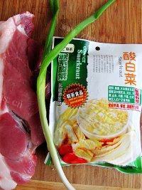 自己做的酸菜猪肉水饺做法图解2)