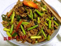 美味的蒜薹炒羊肉片做法图解9)