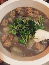 美味的黑豆冬瓜猪肉丸子汤做法图解6)