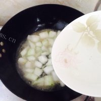 美味的冬瓜肉丸汤做法图解9)