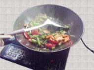 好吃的四季豆炒肉做法图解4)