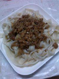 很有食欲的肉酱拌面