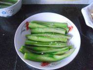 家常菜蒜蓉粉丝蒸丝瓜做法图解6)