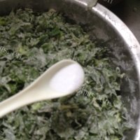 简单的粉蒸芹菜叶做法图解4)