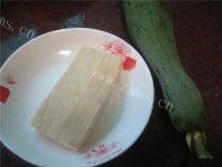 清热的丝瓜烧豆腐做法图解1)