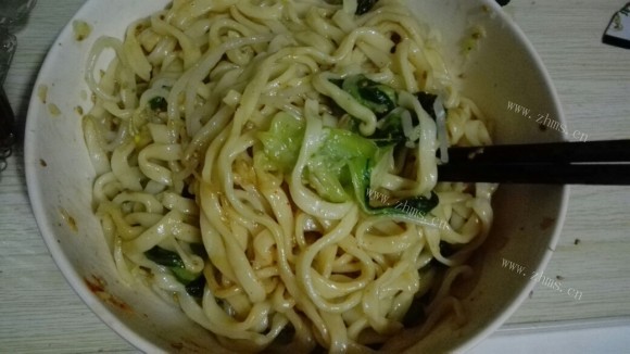 美味营养的油泼面