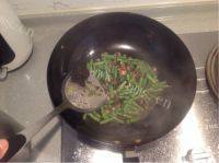 家常菜橄榄菜炒豆角做法图解5)