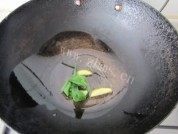 美味的鱼头鱼尾豆腐汤做法图解1)