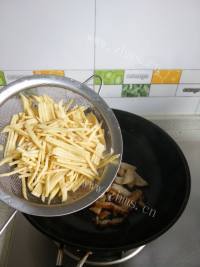 食欲大开的渔家汤年糕做法图解3)