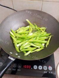 家常菜西芹炒肉丝做法图解7)