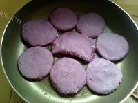 妈妈做的紫薯饼做法图解8)