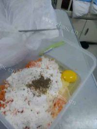 自己做的胡萝卜土豆饼做法图解3)