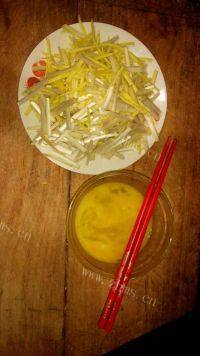 家常菜蒜黄炒鸡蛋做法图解2)