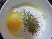 清脆爽口的鸡蛋饼做法图解2)