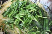 土豆丝炒韭菜自制做法图解7)