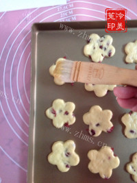 可口的蔓越莓梅花饼做法图解10)
