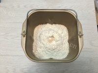喷香的金钱卷面包做法图解2)