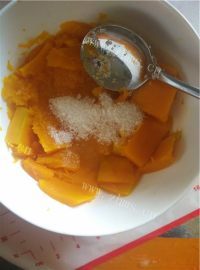 好吃的南瓜糯米小茶点做法图解4)