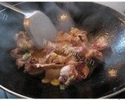 美味的黄油蘑炖小鸡做法图解2)