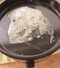 自制花生牛轧糖做法图解4)