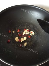 家常包菜炒肉做法图解3)