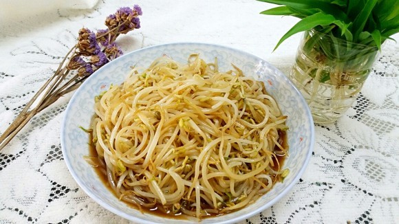 鲜香的素炒绿豆芽