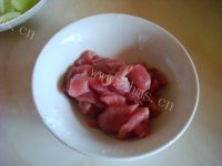 家常菜肉片炒莴笋做法图解2)