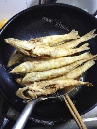 椒盐沙丁鱼做法图解10)