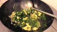 韭菜炒鸡蛋做法图解9)