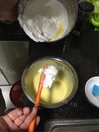 唇齿留香的戚风蛋糕做法图解9)