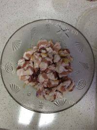 家常菜茶树菇红烧肉做法图解1)