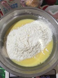 自制千叶纹蛋糕卷做法图解2)
