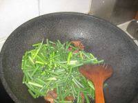 味道不错的蒜苔炒肉做法图解8)