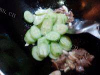 家常菜黄瓜炒牛肉做法图解8)
