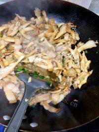 家常菜蘑菇炒肉