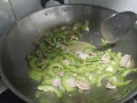 家常苦瓜炒肉片做法图解9)